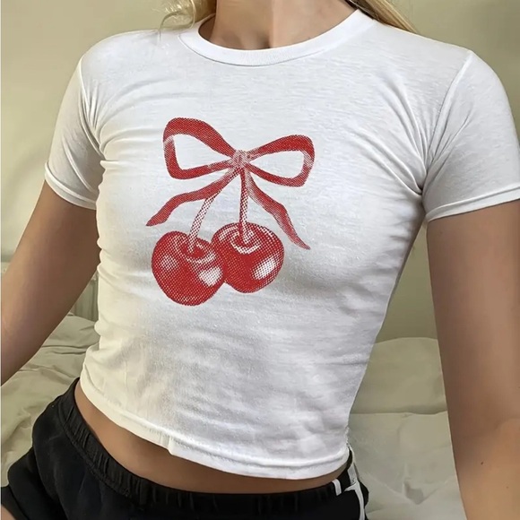 BABY TEE - NWT Size small - Picture 1 of 7